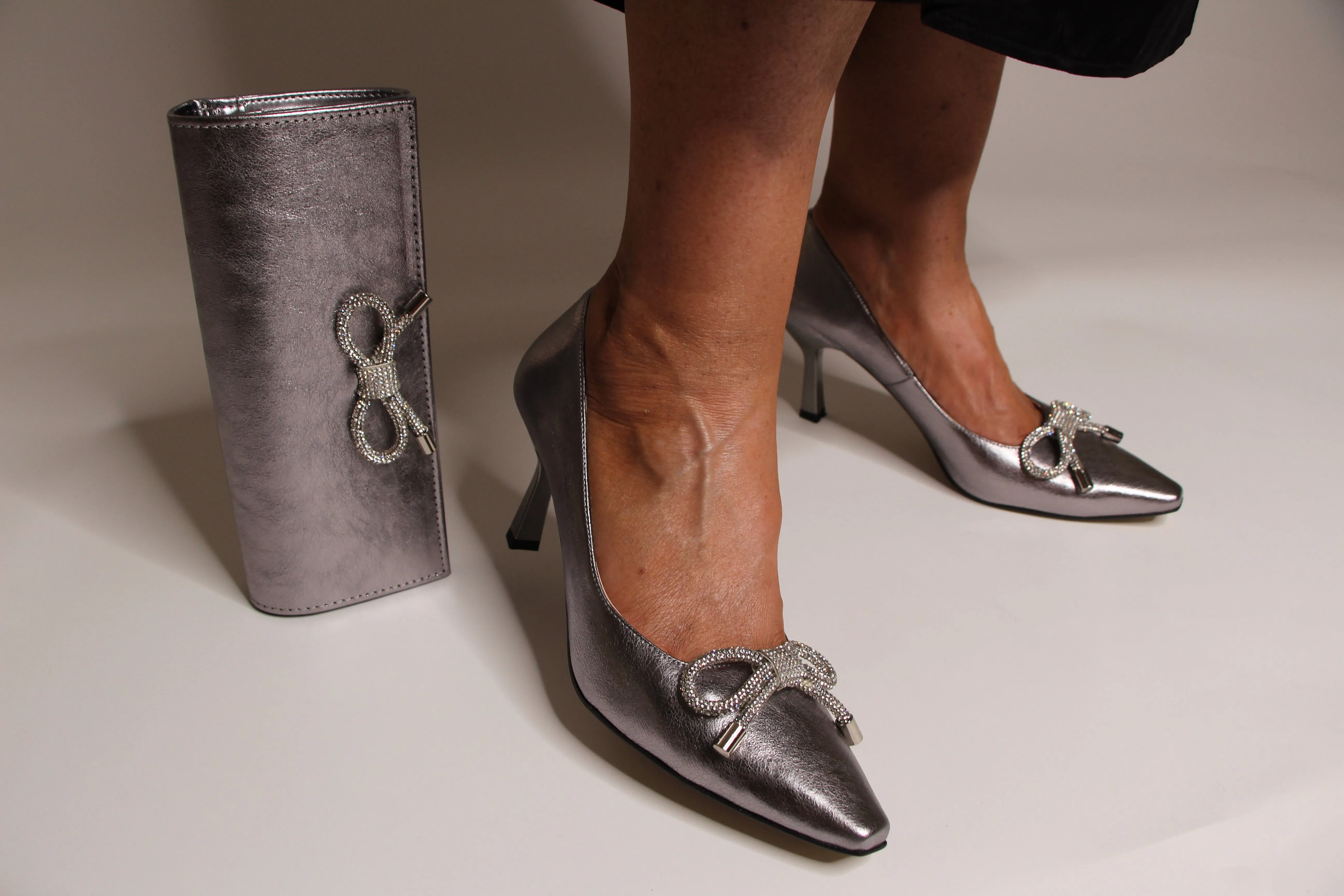 Fabucci Pewter Leather Court Shoe with Bow